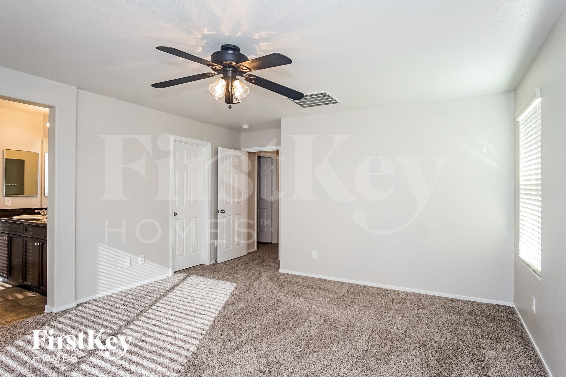 Building Photo - 121 Country River Ave