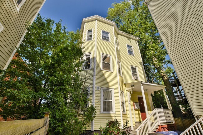 Building Photo - 30 Forbes St