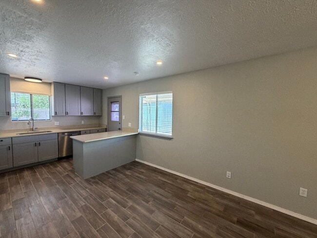 Building Photo - 3 Bedroom Single Story Home Available Near 12th St NW & Menaul Blvd NW!