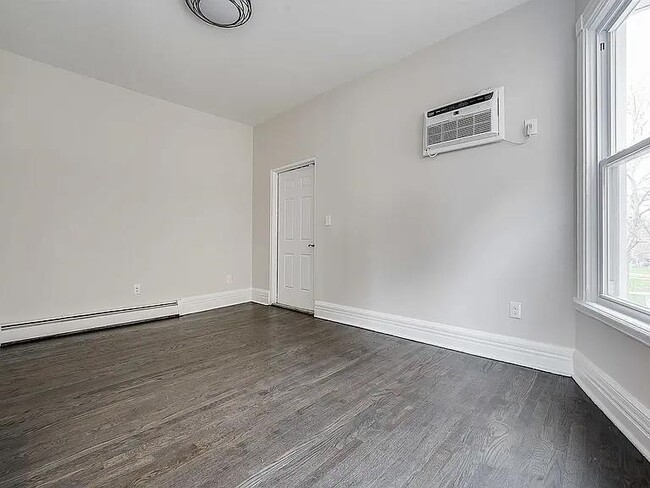 Building Photo - 486 Bramhall Ave