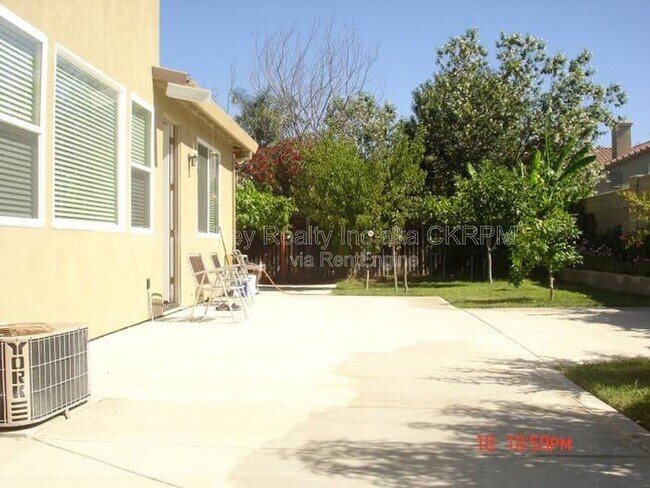 Building Photo - 2978 Jackson Ave