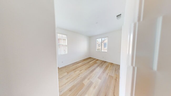 Building Photo - Available Now: Cozy 4 Bedroom 2.5 Bath Hom...