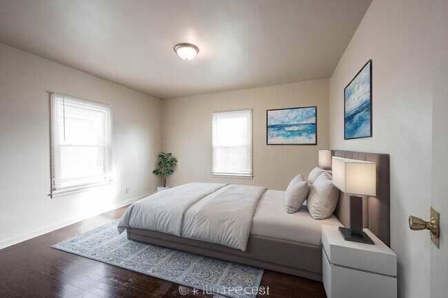 Building Photo - "Charming 2-Bedroom Duplex with Hardwood Floors in Indianapolis - Perfect Rental Opportunity!"