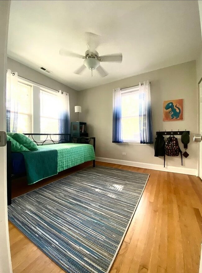 Building Photo - 7062 N Wolcott Ave