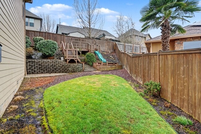 Building Photo - 4 bed, 2.5 bath Two-Story Home in West Salem