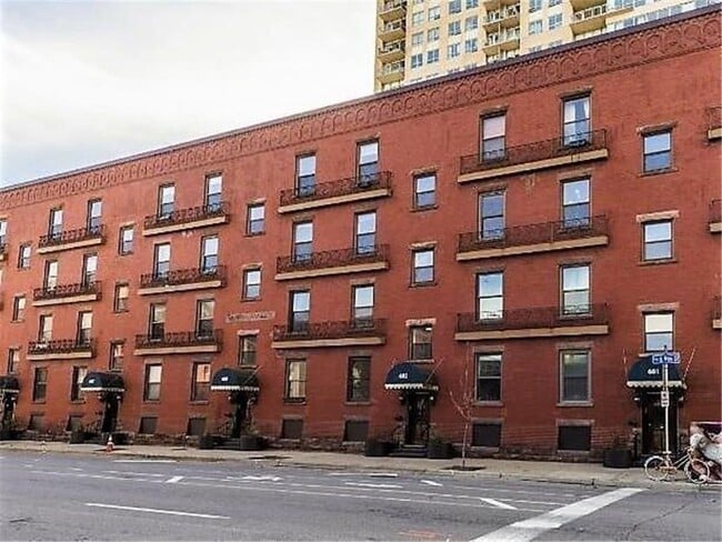 Building Photo - 605 S 9th St