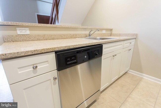 Building Photo - 723 Spruce St