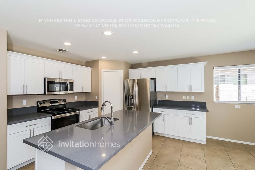 Building Photo - 10215 W Veliana Way