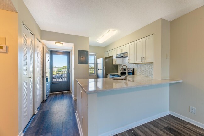 Building Photo - 2226 N Cypress Bend Dr
