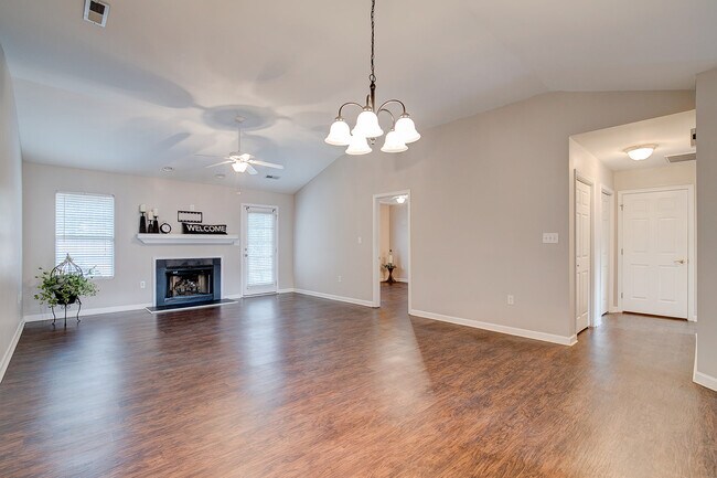 Building Photo - 4 Creekbend Ct