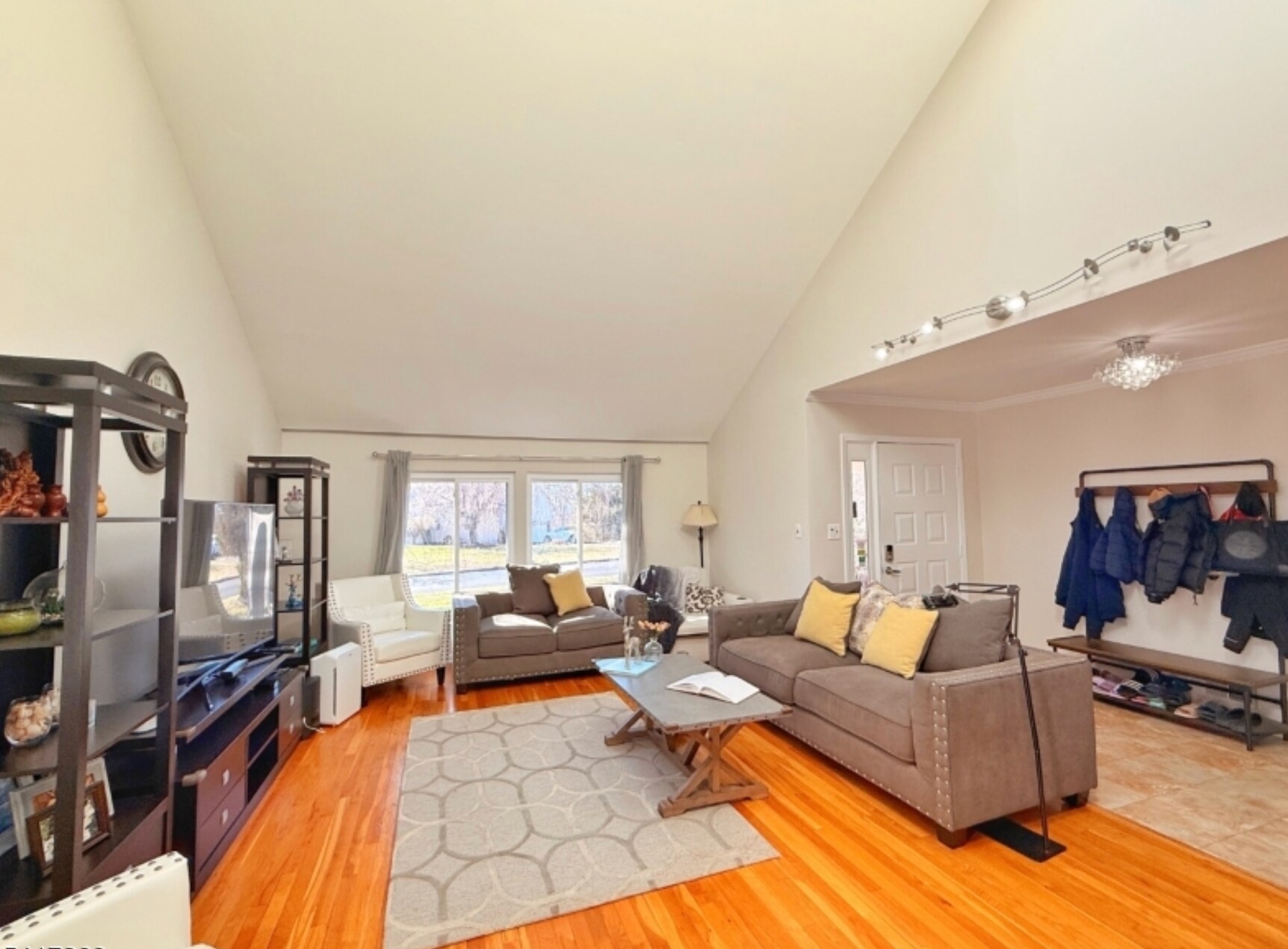 Building Photo - 592 Cabot Hill Rd