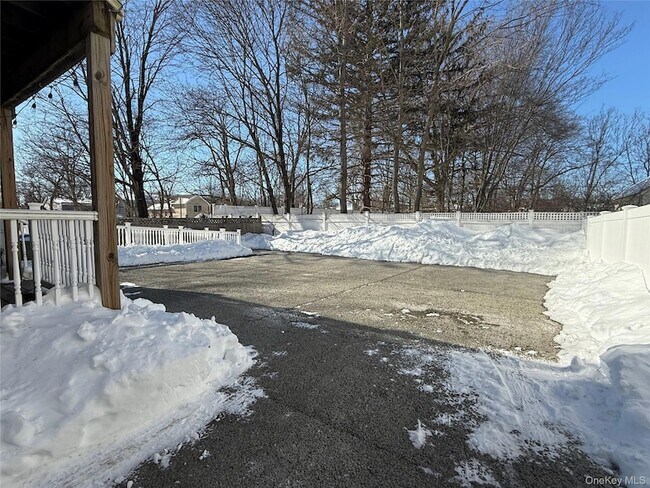 Building Photo - 24 St James Pl