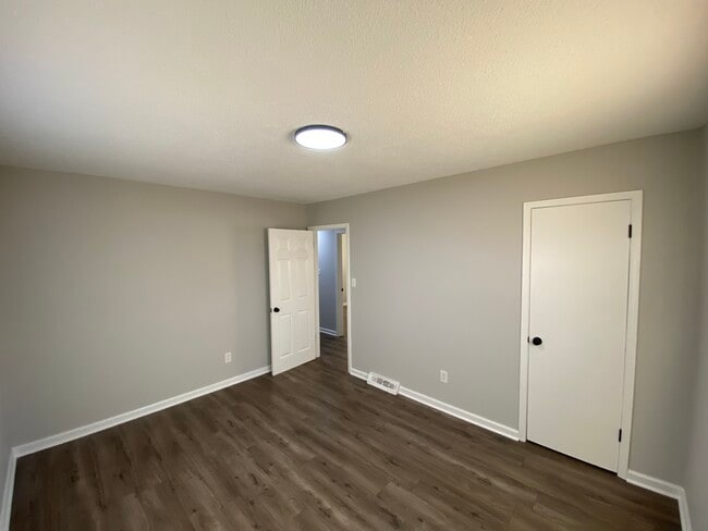 Building Photo - 3200 Northwynn Dr