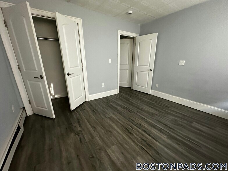 Building Photo - 195 Maverick St