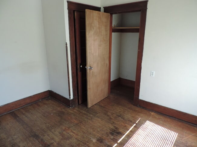 Building Photo - 108 S College St