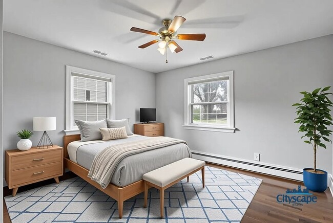 Building Photo - ADORABLE BUNGALOW IN LAKESIDE