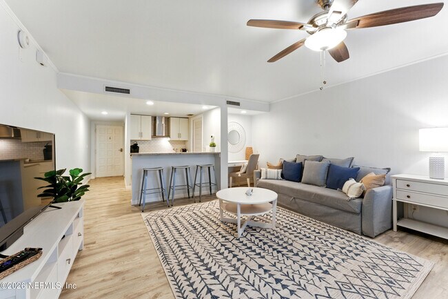 Building Photo - 658 Summer Pl