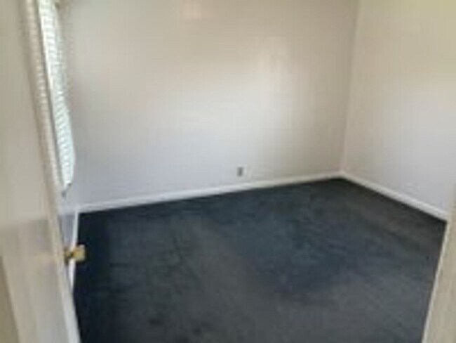 Building Photo - Carlson Duplex
