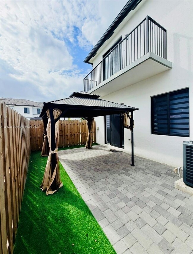 Building Photo - 13663 SW 158th Ave