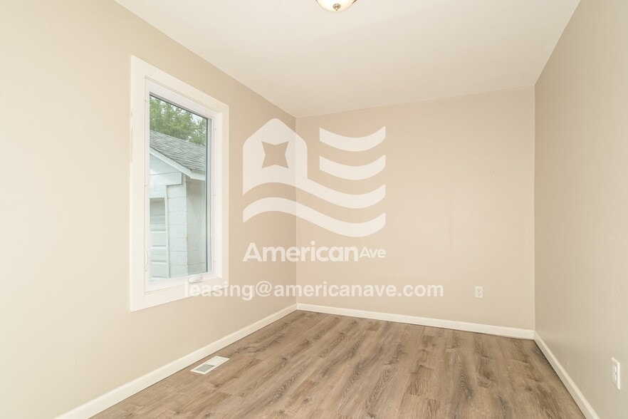 Building Photo - 812 N Elm Ave