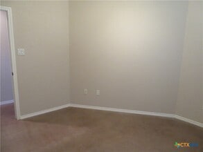 Building Photo - 758 Saengerhalle Rd