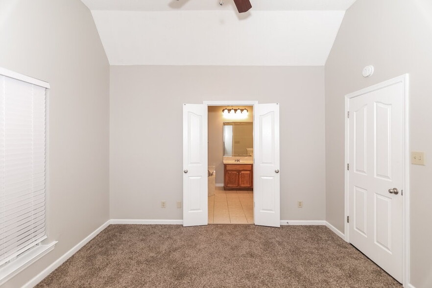 Building Photo - 6887 Seaside Dr