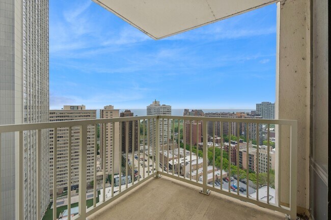 Building Photo - 3930 N Pine Grove Ave