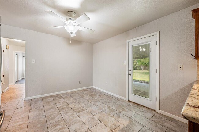 Building Photo - 2506 Oak Ln