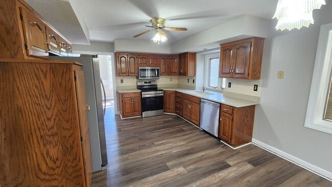 Building Photo - Lake Sherwood Executive 4BR, 3BTH home in Washburn Rural Schools!