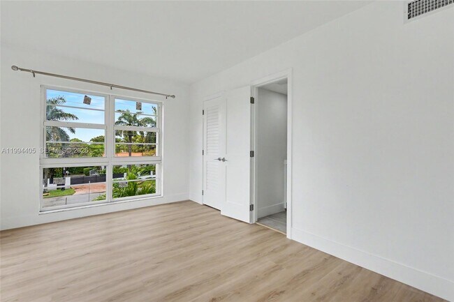 Building Photo - 1220 71st St