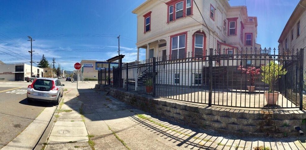 Building Photo - 850 6th Ave