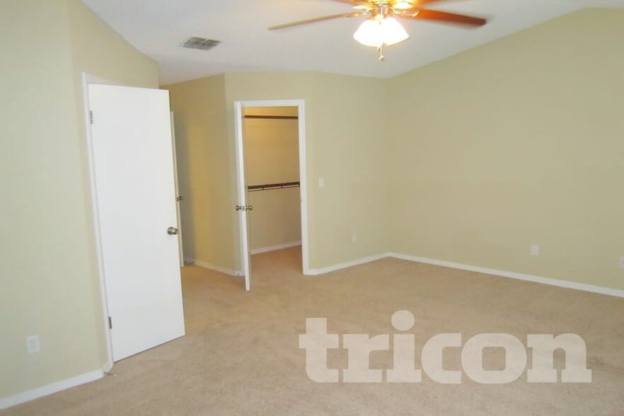 Building Photo - 3728 Mandarin Woods Dr N