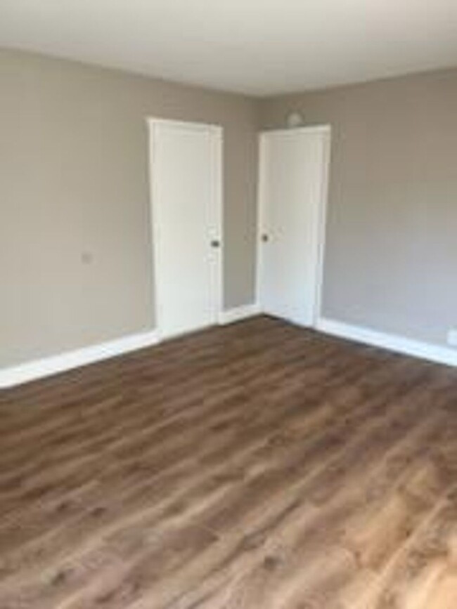 Building Photo - Corner lot home!
