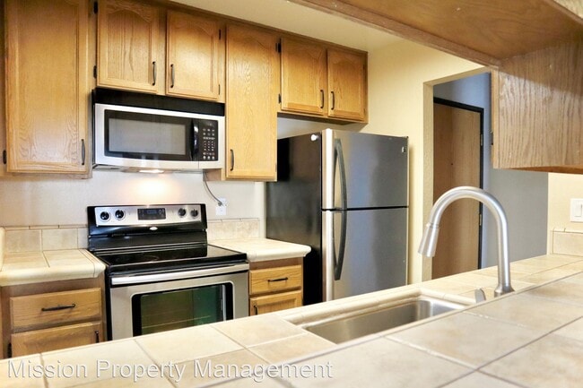 Building Photo - 2 br, 2 bath House - 39821 Cedar Blvd Unit...