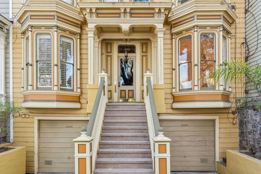 Entrance stairs (building facing north) - 49 Liberty St