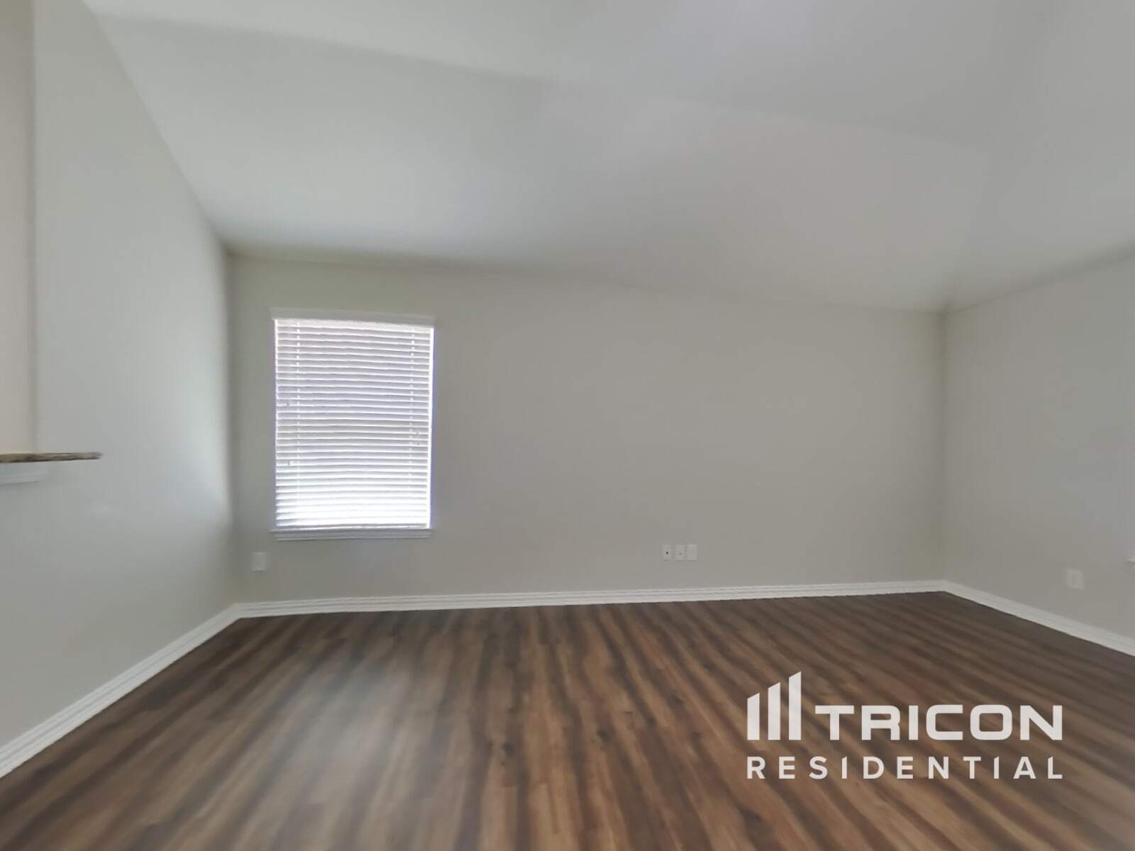 Building Photo - 560 Bromeliad Dr