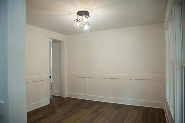 Building Photo - 200 Towne Overlook Dr