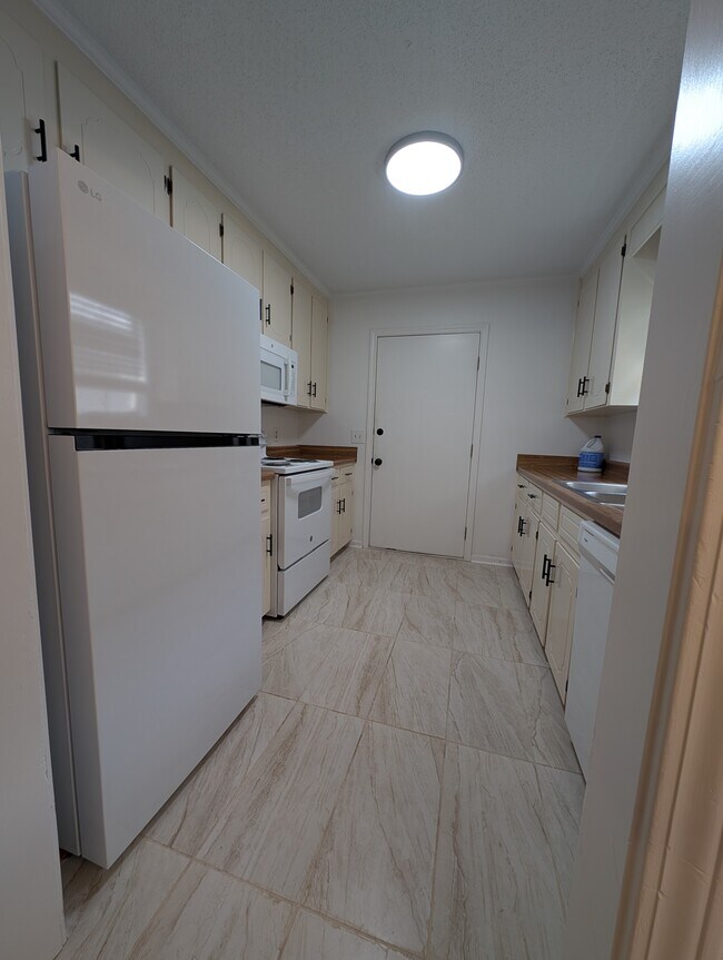 Building Photo - 408 S Woodburn Dr