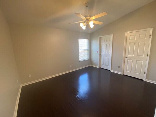 Building Photo - End Unit Townhouse Now Available at Barnes...