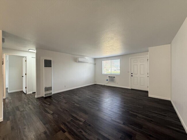 Building Photo - 1608 Leonard Rd
