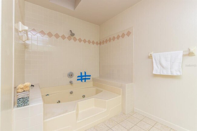 Building Photo - 745 Pinellas Bayway S
