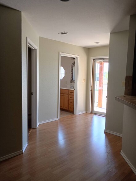 Building Photo - 6105 Shadowview Ct