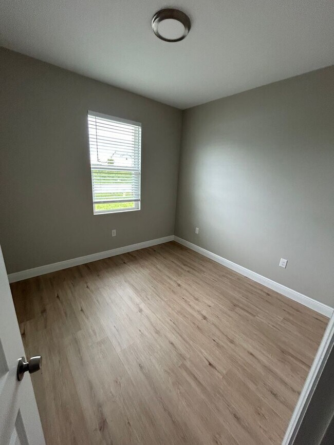 Building Photo - Duplex Unit For Rent In Port Charlotte