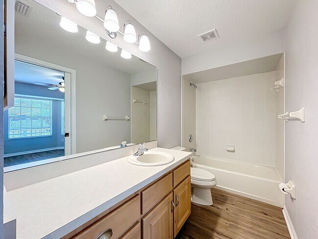 Building Photo - 2 Bedroom, 2 Bath | Lake Community | Dock & Boat Ramp Access