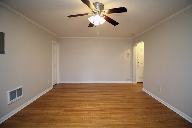 Building Photo - Upper Level Chasselton 1 Bedroom Condo in ...