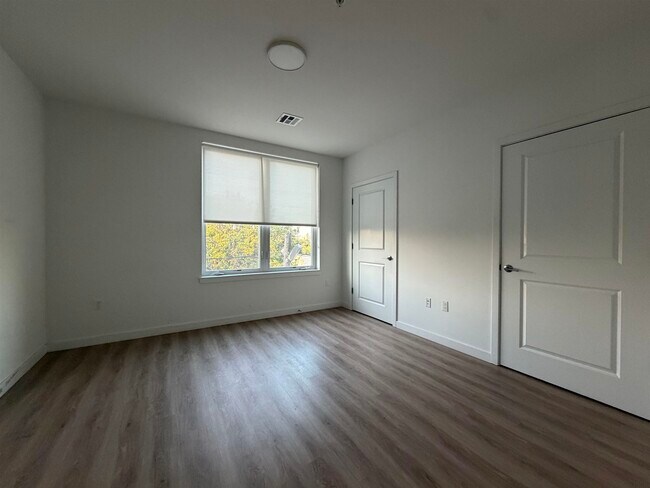 Building Photo - 306 Bergen Ave