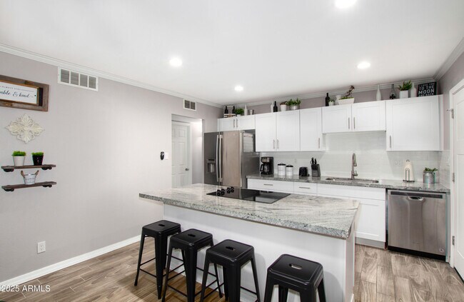 Building Photo - 1411 E Broadmor Dr