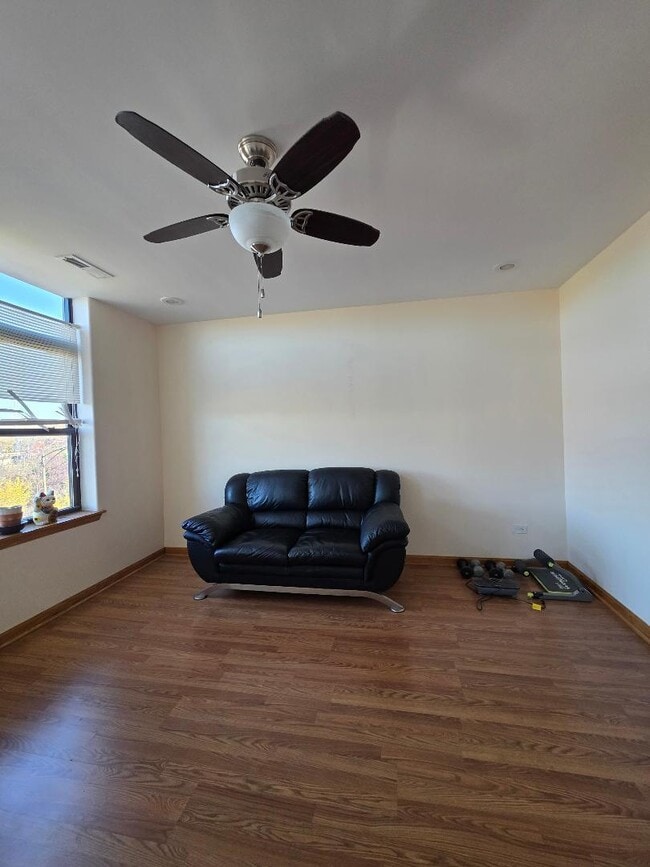 Building Photo - 2843 S Archer Ave