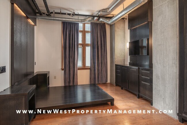 Building Photo - Modern East Village Loft at M2i, Small Pet OK! Available Now!