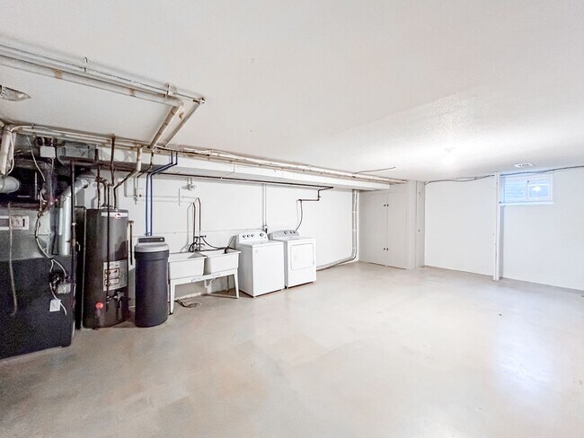 Building Photo - Stunning views. Serene atmosphere. Superb Edina. 3 Large Bedrooms + Office Space.